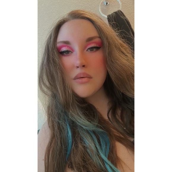 Meet your Posher, Lacey - Picture 2 of 3